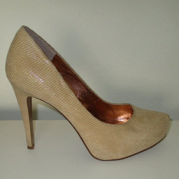 BCBGeneration "Parade" Womens Tan Leather .75" Platform Pump w/4" (net) Heel- 8M - Picture 3 of 11